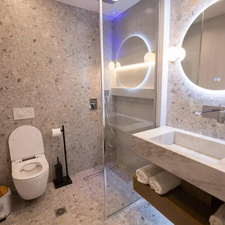 Frogs Luxury